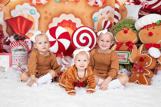 Kelly - Gingerbread House Mini Session 12-20-2024