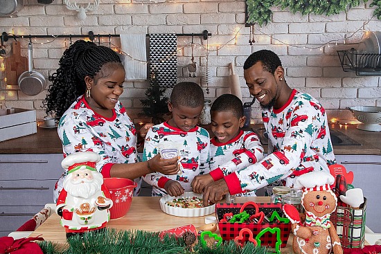 Mrs. Claus Kitchen Mini Session